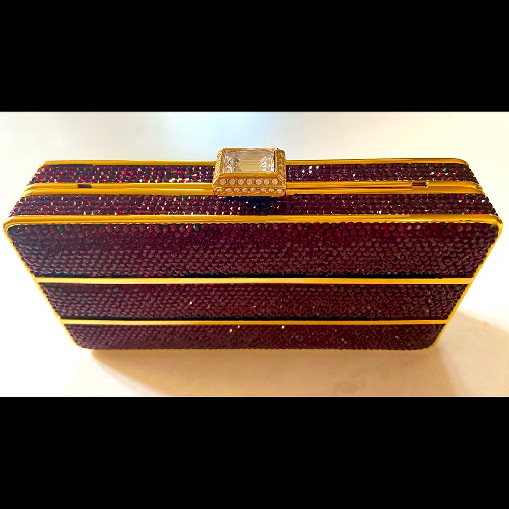Judith Leiber. new condition.Tags .5 1/2x2 1/2x1